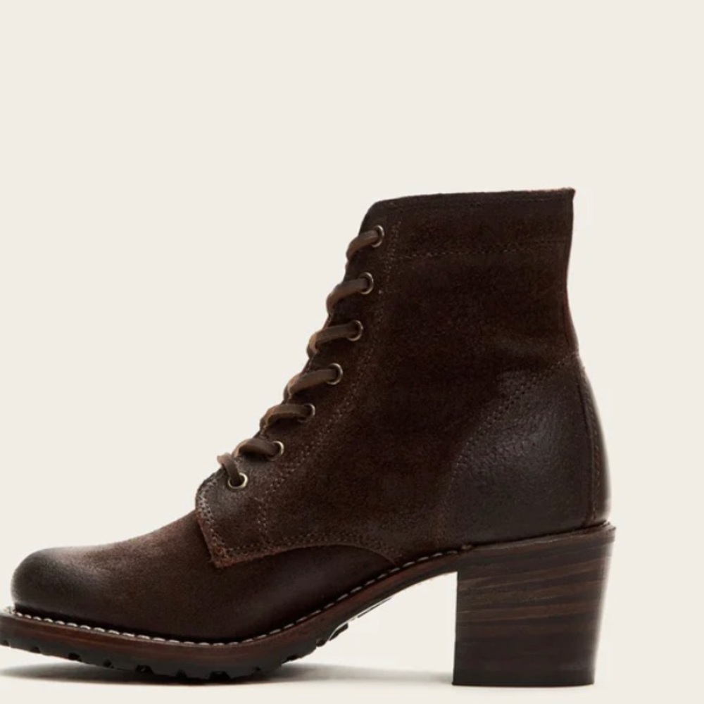 Stunning Frye work-boots featuring hand burnishing +  gorgeous oiled suede